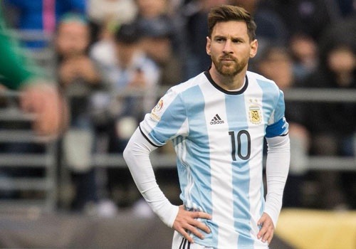 Lý do Messi thường bỏ qua quả bóng ở đầu mỗi trận đấu