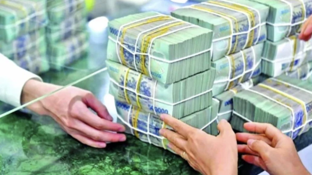 Lãi suất tăng cao hút dòng tiền quay lại ngân hàng